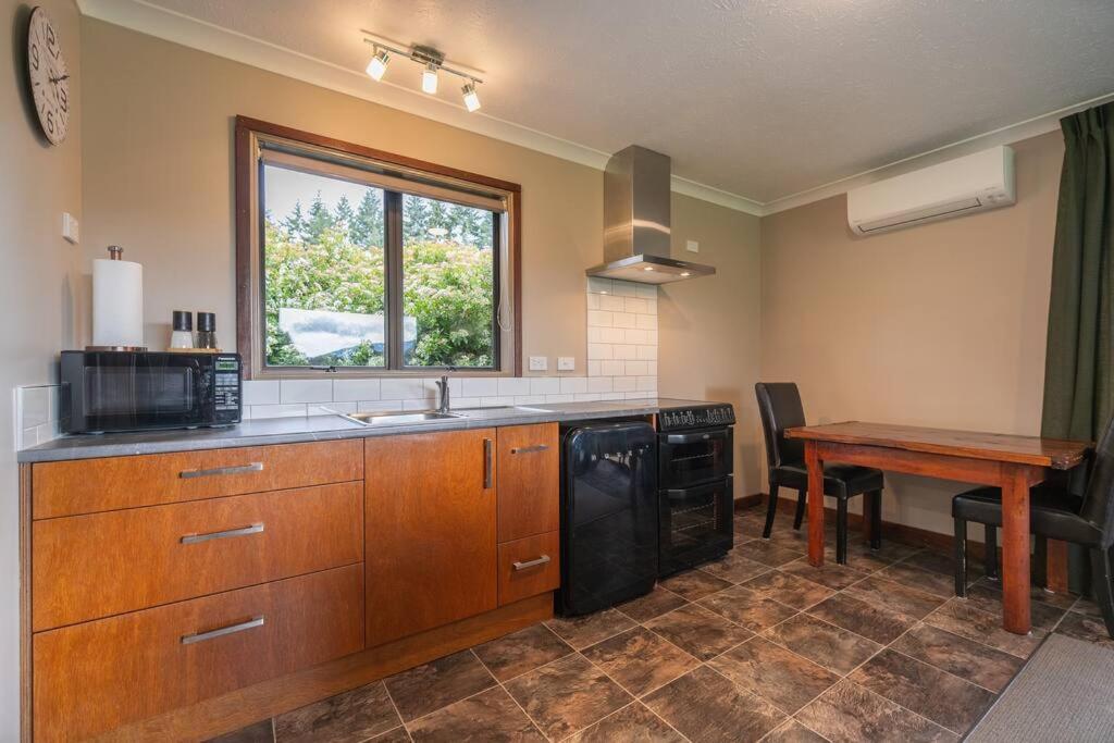 Te Anau Cottage Extérieur photo